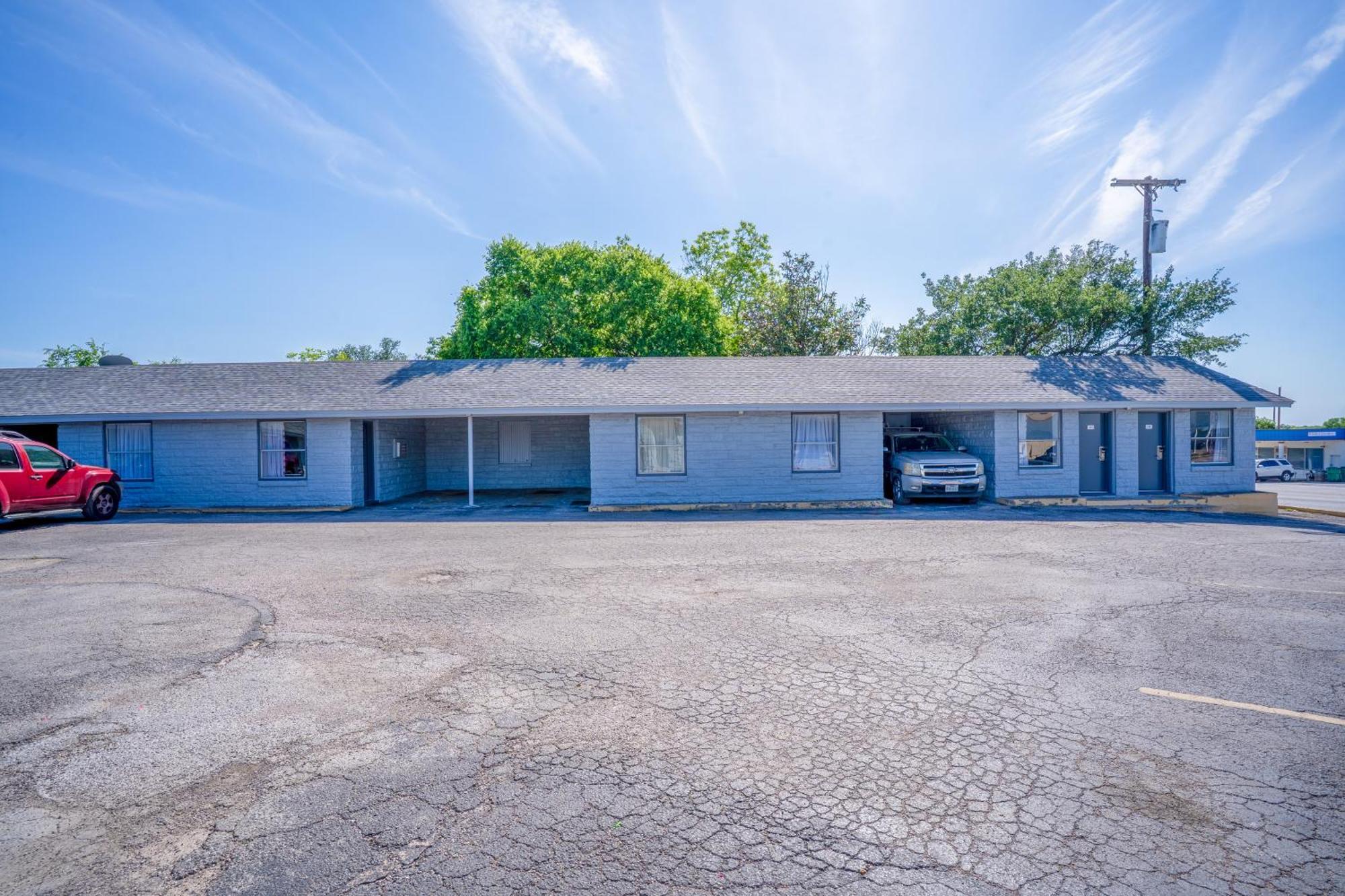Royal Inn By Oyo Stephenville Exterior photo