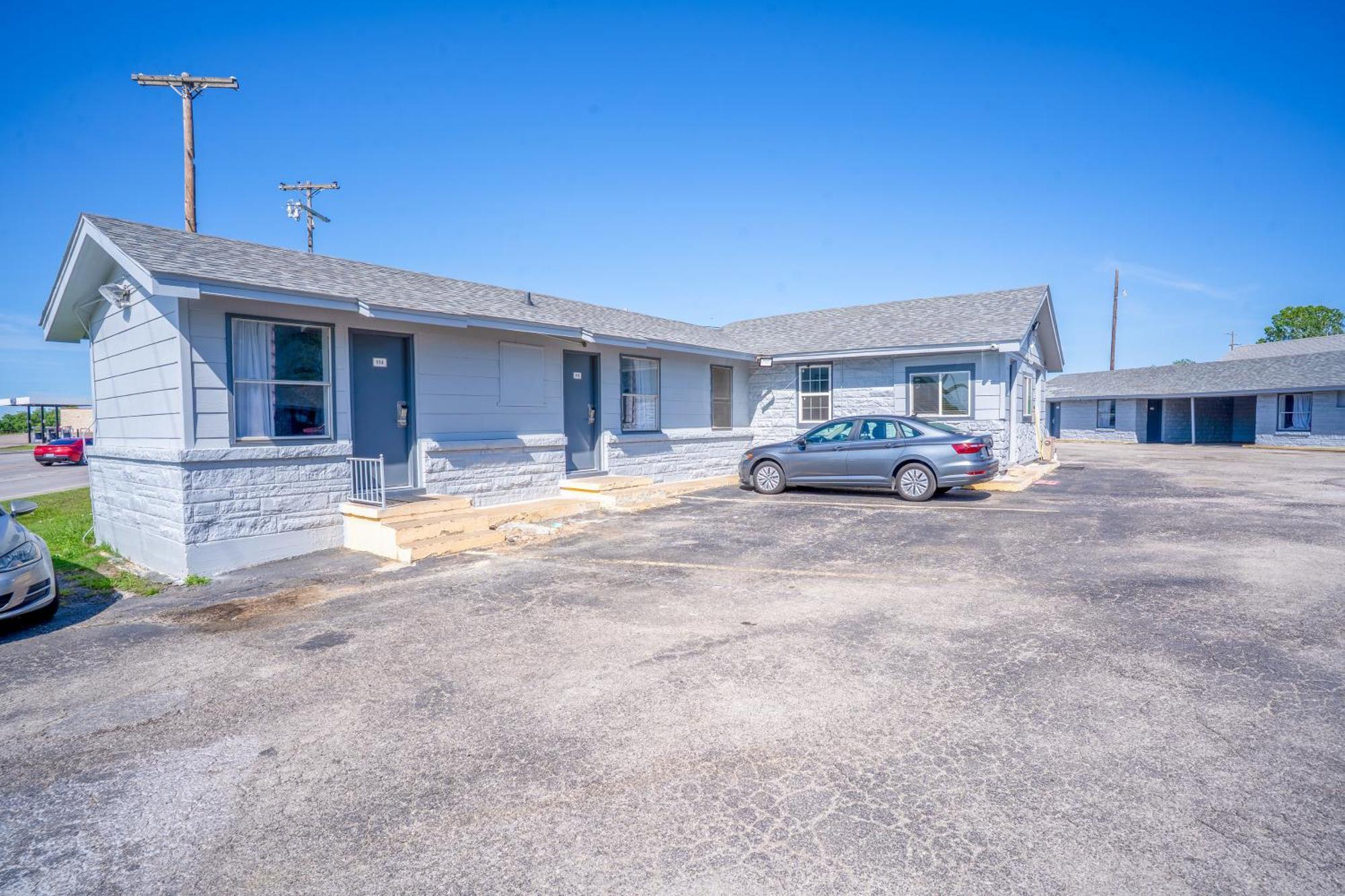 Royal Inn By Oyo Stephenville Exterior photo