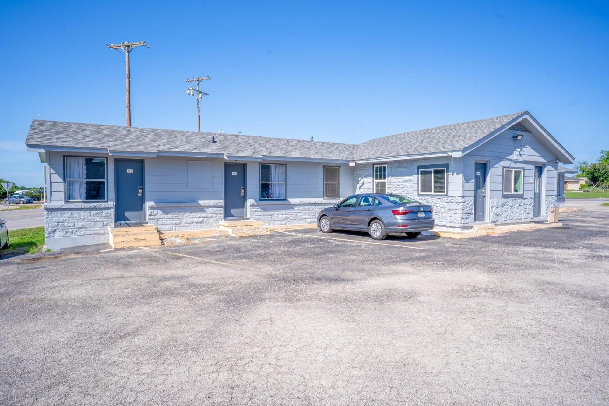 Royal Inn By Oyo Stephenville Exterior photo